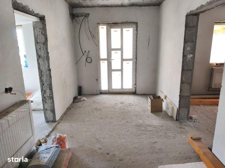 Casă cu 4 camere cu Teren 1100 Mp în Ernei