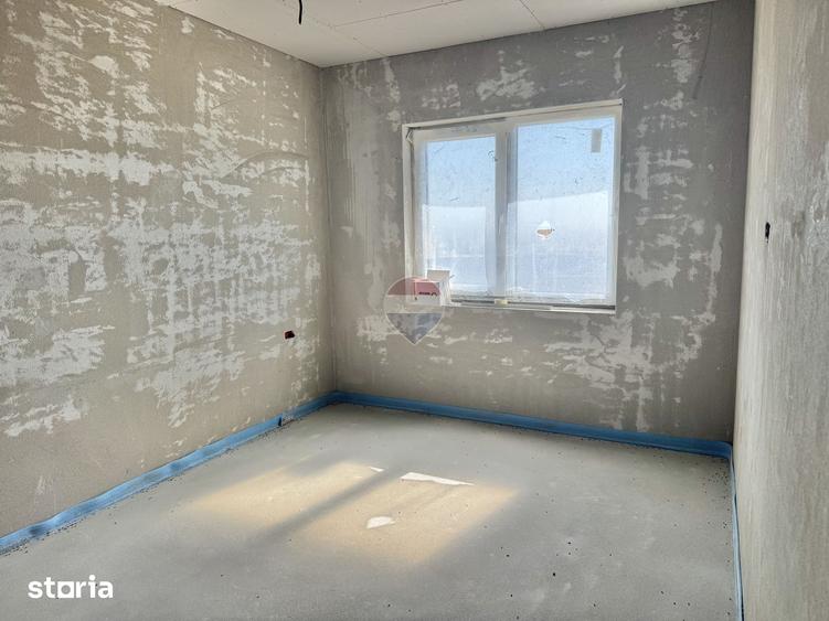 Casă cu 4 camere cu Teren 800 Mp în Nojorid