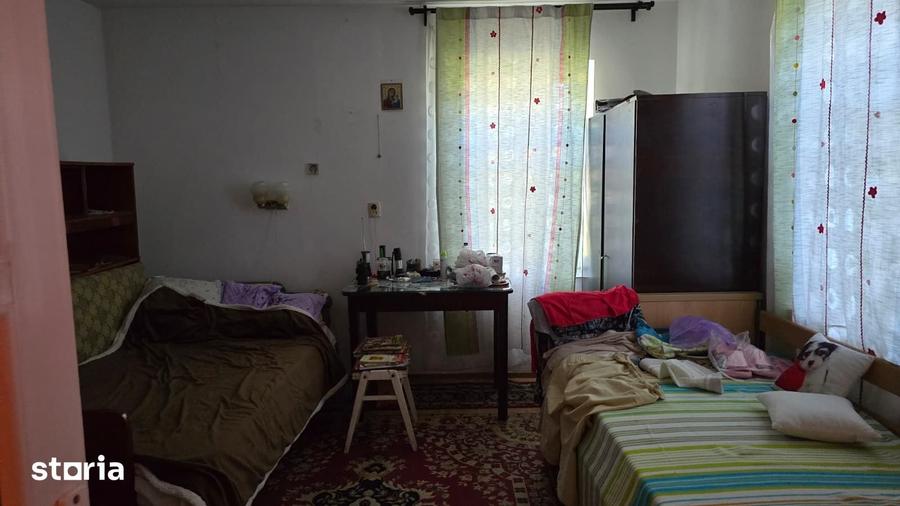Casă cu 5 camere cu Teren 2200 Mp în Tuzla