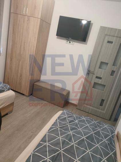 Casă individuală cu 43 camere cu Canalizare în Vest