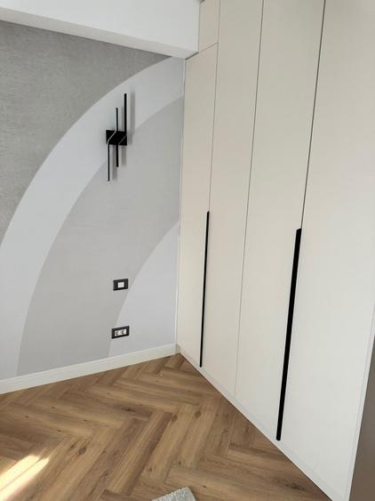 Apartament cu 3 camere semidecomandat, mobilat în Pipera