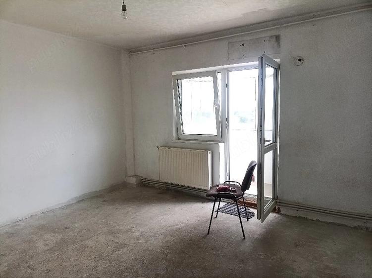Apartament cu 3 camere decomandat în Berceni