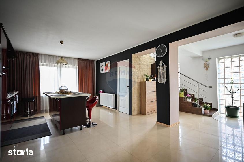 Casă cu 4 camere cu Teren 1000 Mp în Mănești