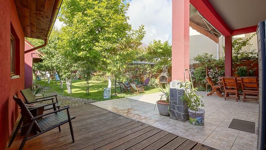 Casă individuală cu 11 camere cu Teren 789 Mp în Florilor