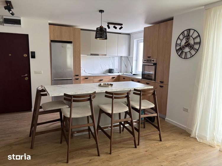Apartament cu 4 camere semidecomandat în Central