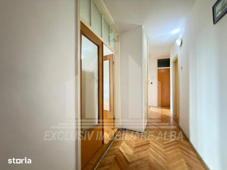 Apartament cu 4 camere decomandat în Cetate