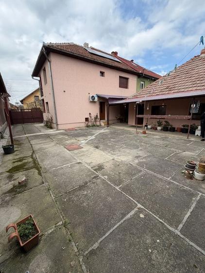 Casă cu 4 camere în Central