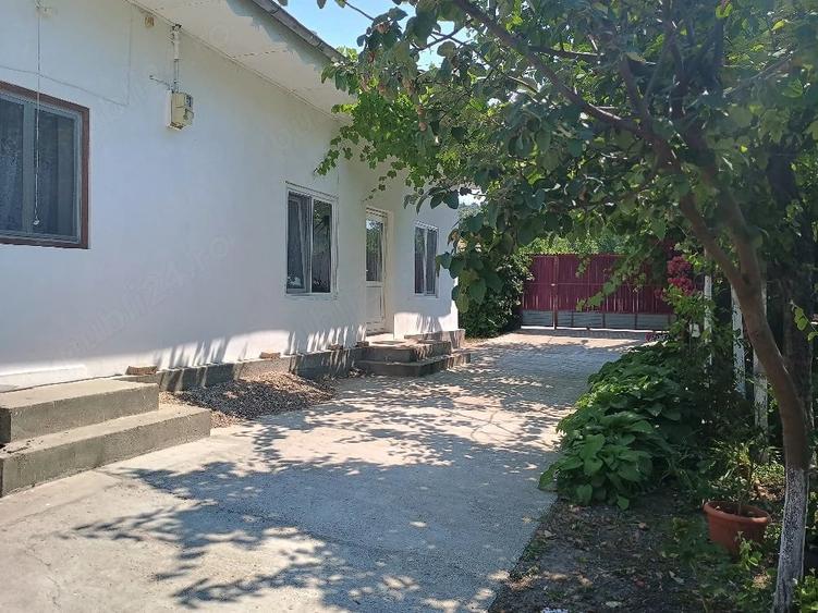 Casă cu 3 camere cu Teren 1286 Mp în Slobozia Corni
