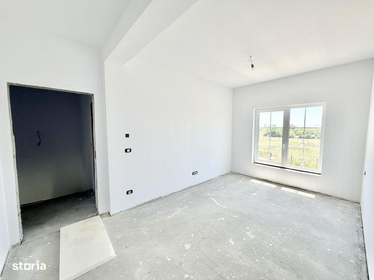 Casă cu 4 camere în Moșnița Veche