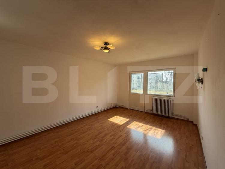 Apartament cu 3 camere decomandat în Debarcader