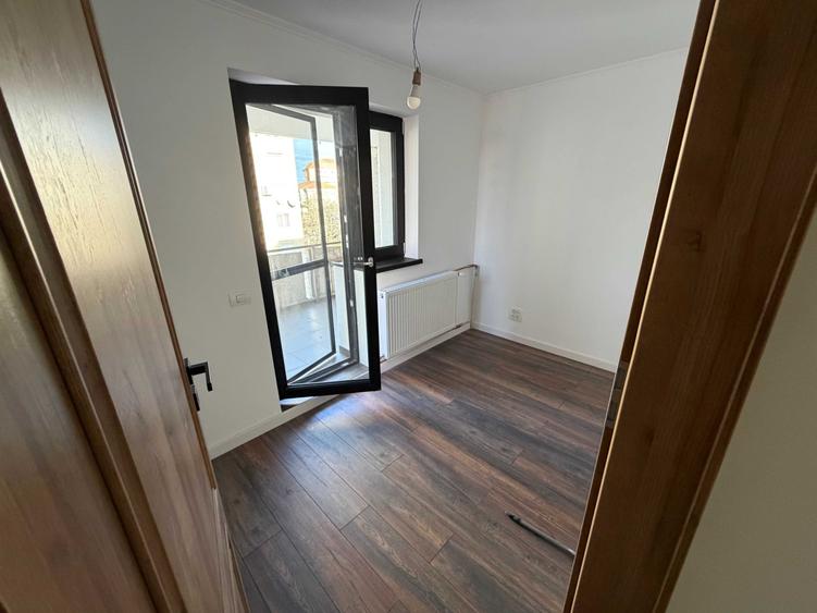 Apartament cu 3 camere decomandat în Decebal