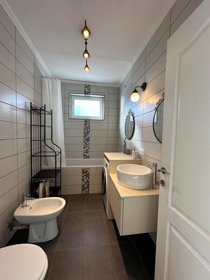 Apartament cu 3 camere decomandat în Florești