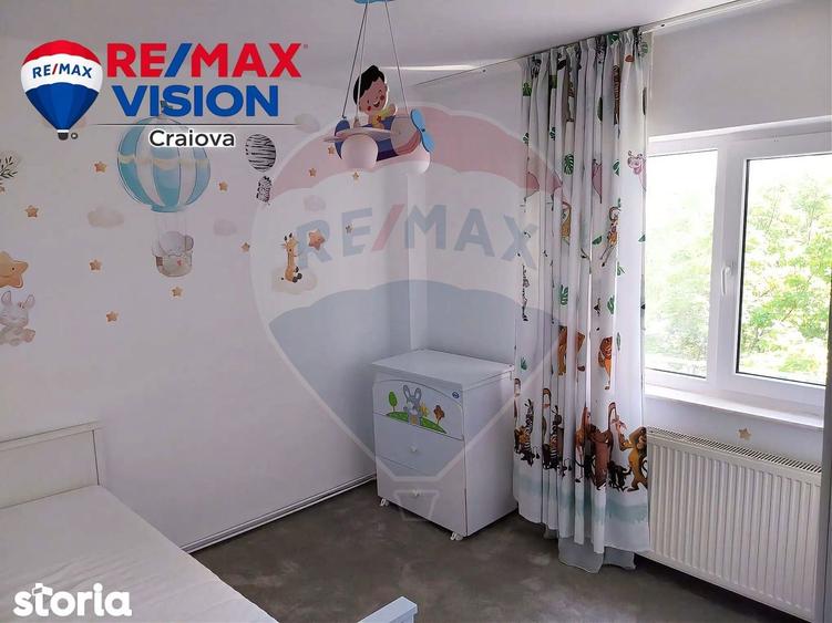 Apartament cu 3 camere decomandat, mobilat în Craiovița Nouă