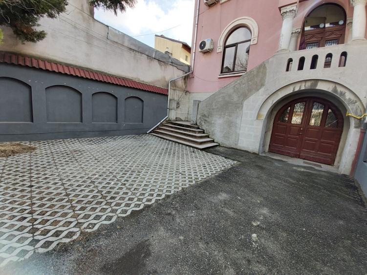 Casă cu 5 camere cu Teren 250 Mp în Victoriei
