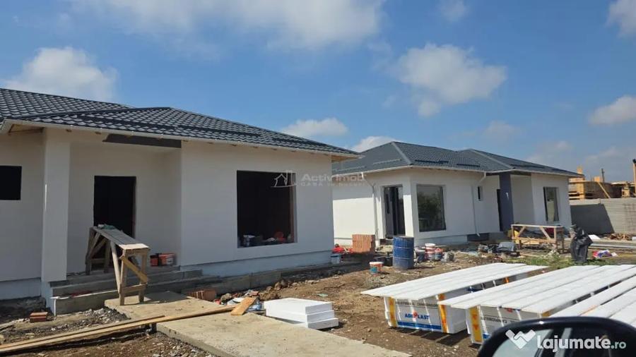 Casă cu 4 camere cu Teren 400 Mp în Domnești