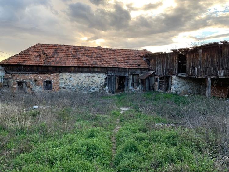 Casă cu 5 camere cu Teren 1020 Mp în Tetila