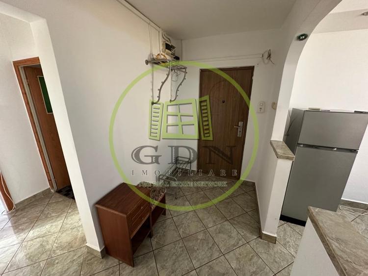Apartament cu 3 camere decomandat, mobilat în Rovine