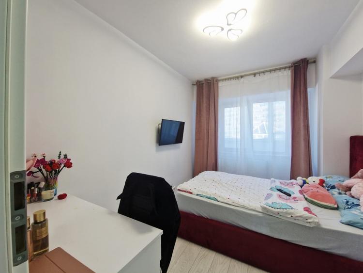 Apartament cu 3 camere decomandat în Obor