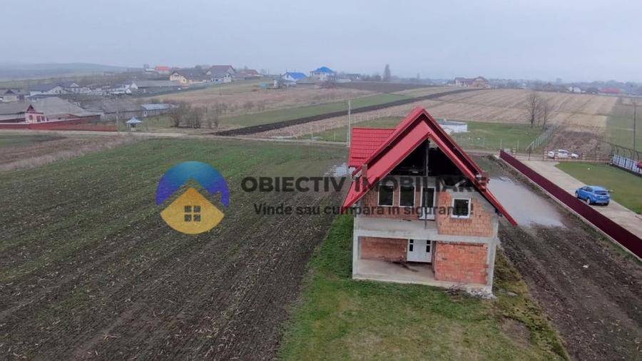 Casă cu 4 camere cu Teren 1800 Mp în Grumăzești