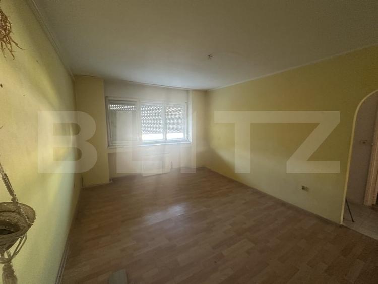 Apartament cu 3 camere decomandat în Micro 16 — fotografia 3