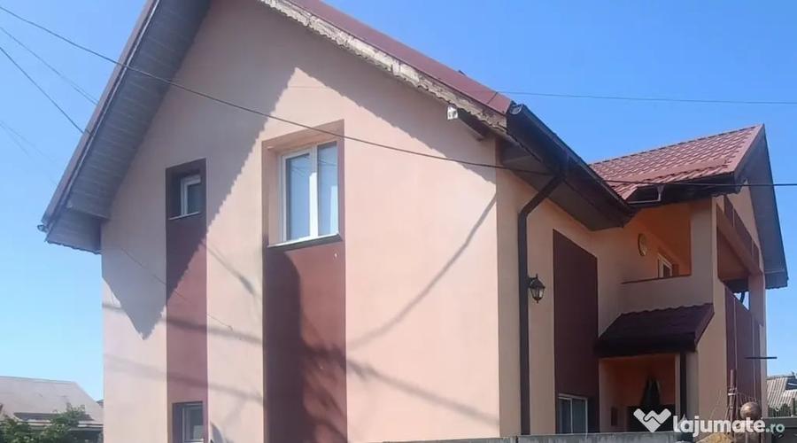 Casă cu 5 camere cu Teren 250 Mp în Brestei