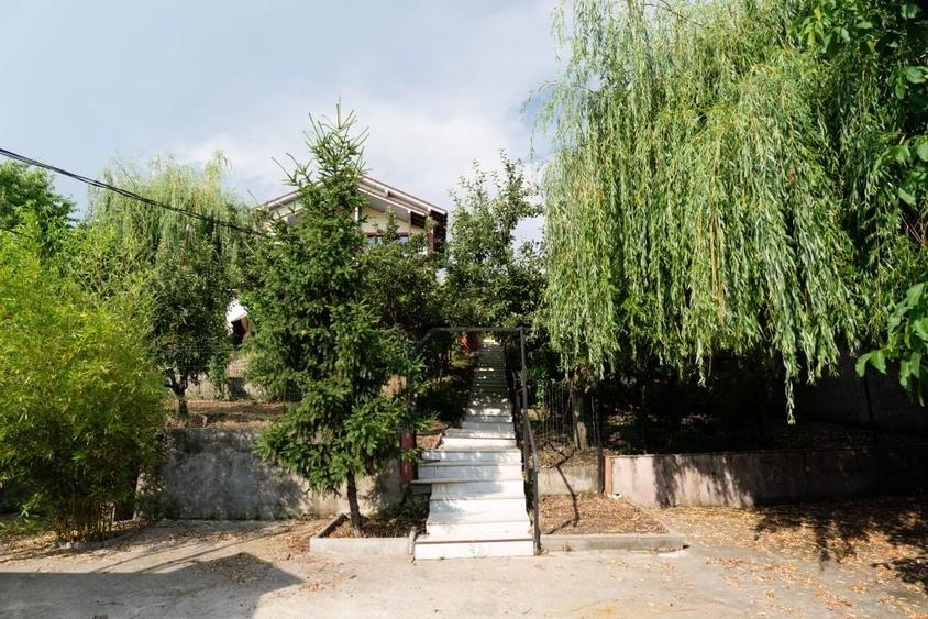 Casă cu 4 camere în Milcoiu