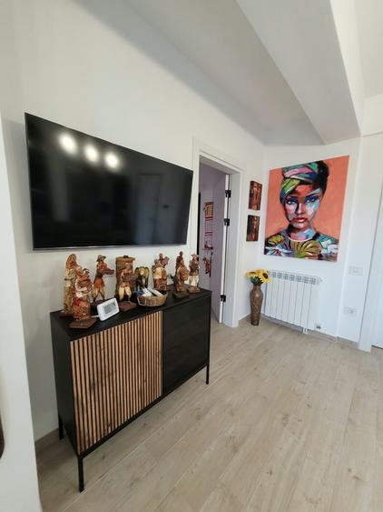 Apartament cu 3 camere semidecomandat în Central