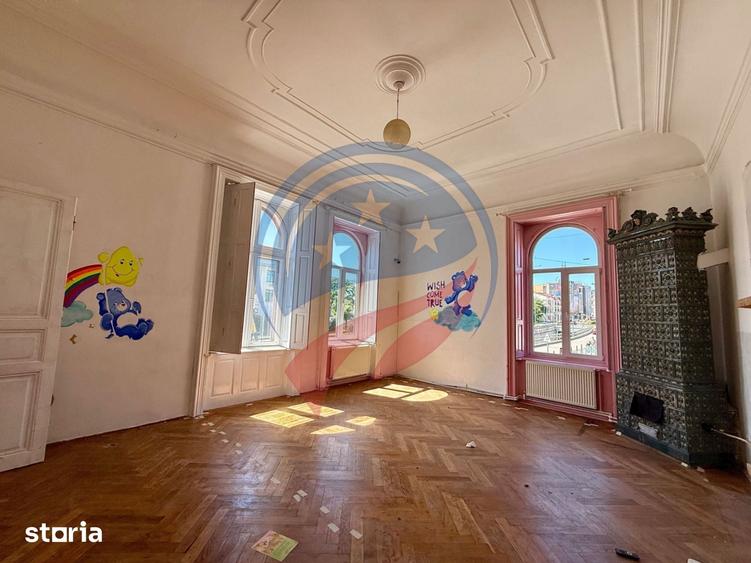 Casă cu 10 camere cu Teren 801 Mp în Ultracentral