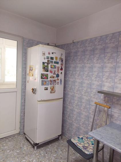 Apartament cu 3 camere semidecomandat în Baba Novac