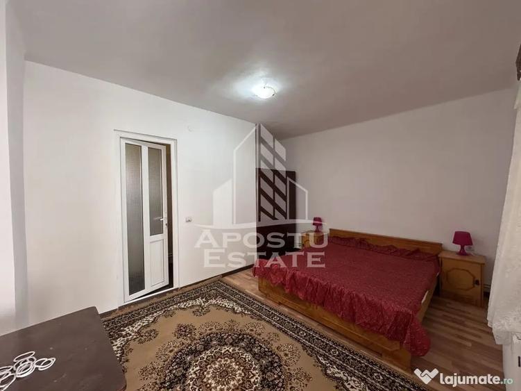 Casă cu 8 camere cu Teren 700 Mp în Sălașu de Jos