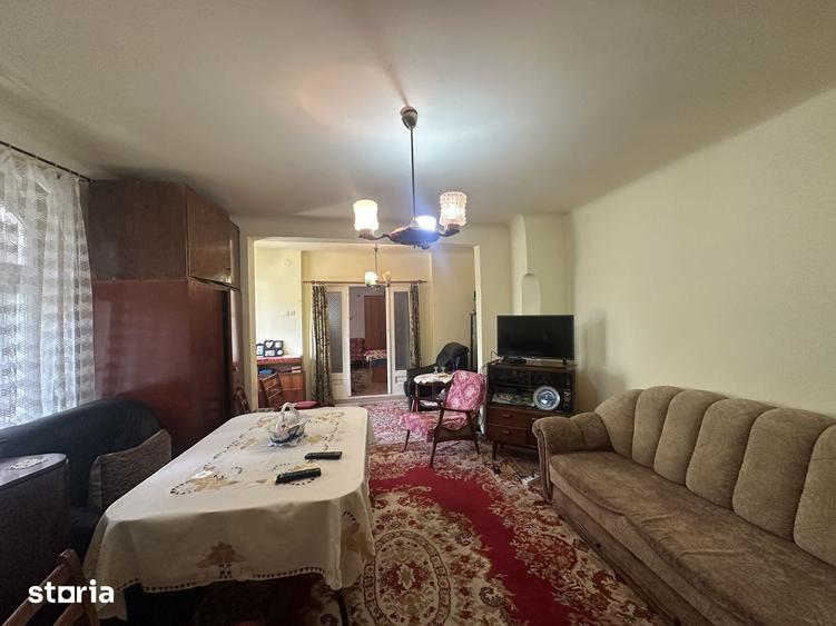 Casă cu 4 camere cu Teren 1498 Mp în Florești