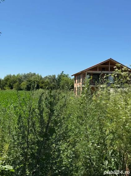 Teren de 2000 mp, în Hălchiu