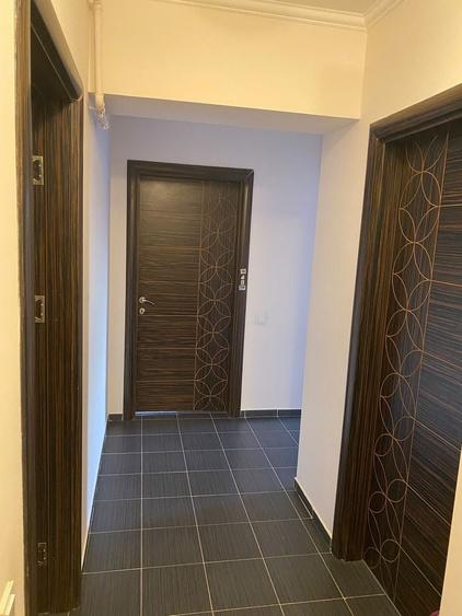 Apartament cu 3 camere decomandat, mobilat în Iancu Nicolae