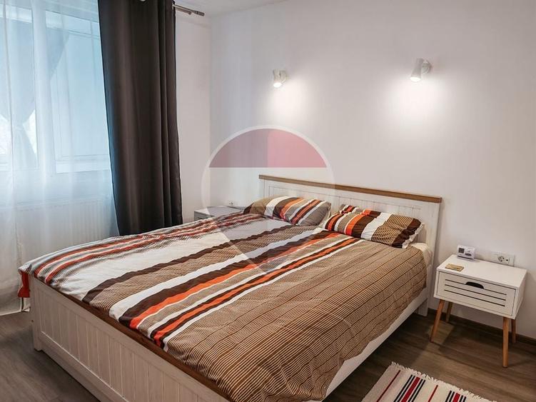 Apartament cu 2 camere semidecomandat, mobilat în Bd. Coșbuc