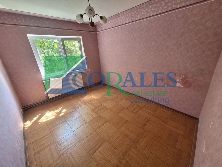Apartament cu 3 camere decomandat în Lipovei
