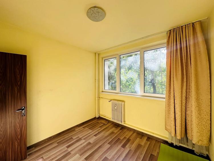 Apartament cu 4 camere semidecomandat în Drumul Taberei