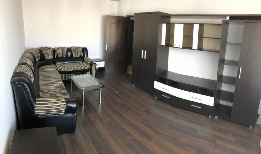 Apartament cu 4 camere decomandat în Tineretului
