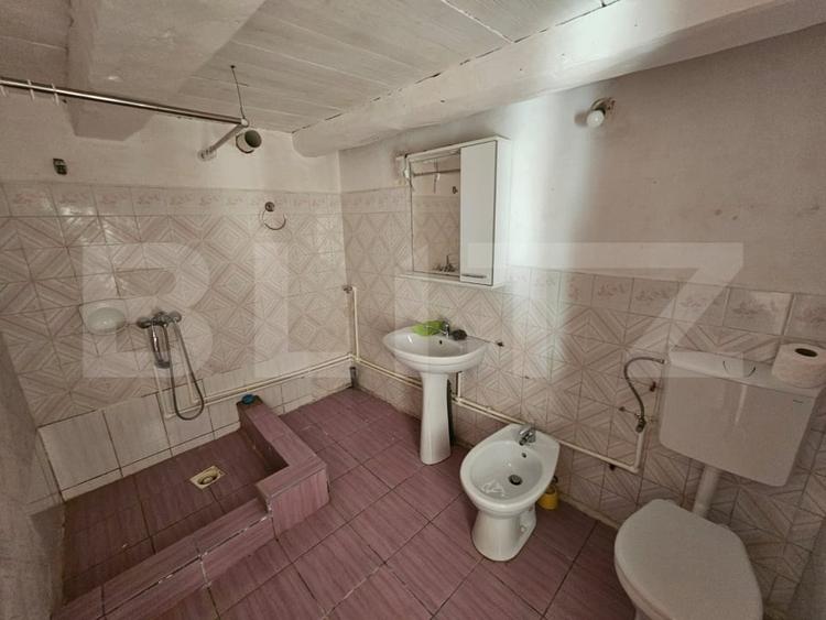 Casă individuală cu 5 camere cu Teren 2000 Mp în Ghioncani