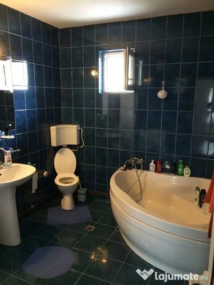 Casă cu 5 camere în Exterior Vest