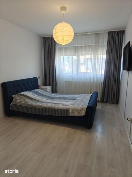Casă cu 4 camere cu Teren 250 Mp în 1 Decembrie