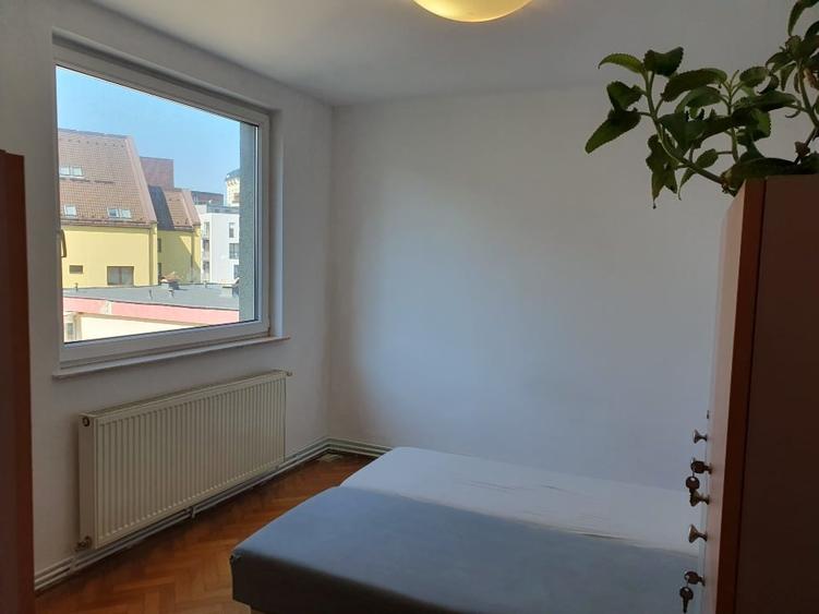 Apartament cu 3 camere decomandat, mobilat în Central