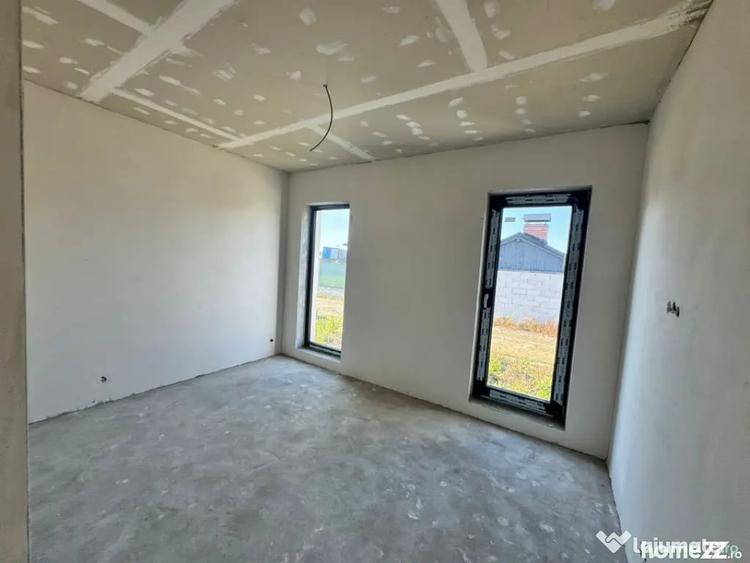 Casă cu 4 camere cu Teren 475 Mp în Mocira