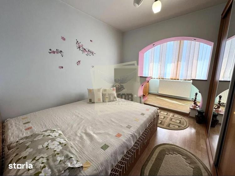 Apartament cu 3 camere decomandat în Valea Aurie