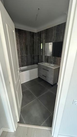 Apartament cu 3 camere decomandat în 1 Decembrie