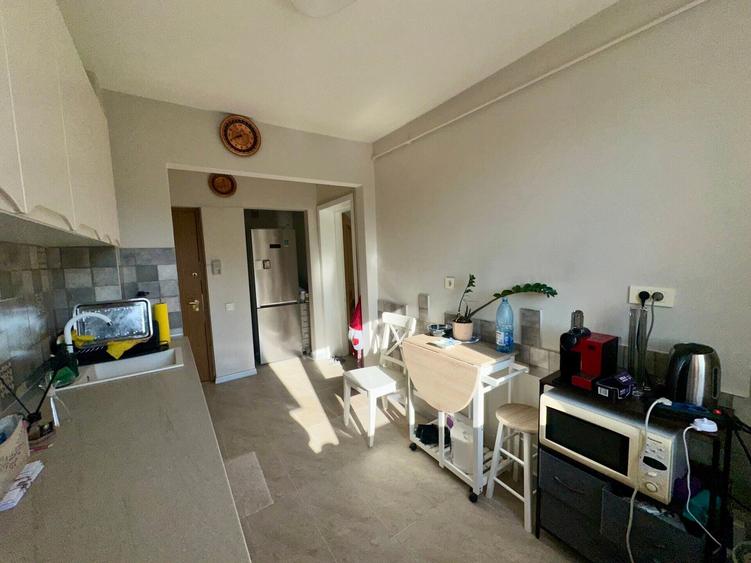 Apartament cu 3 camere semidecomandat, mobilat în Liviu Rebreanu