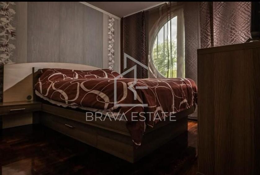 Casă individuală cu 7 camere cu Canalizare în Iris