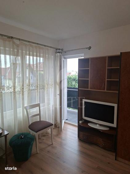 Apartament cu 3 camere decomandat în Europa