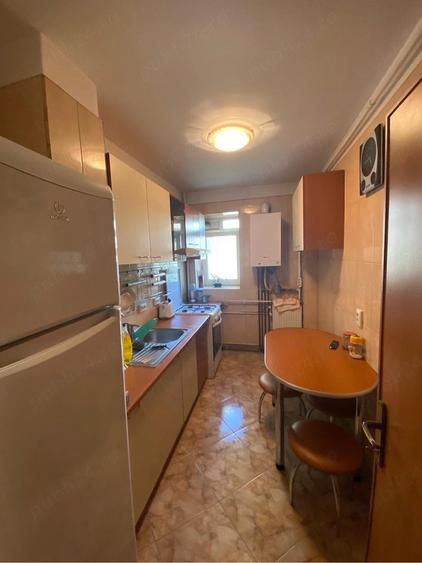 Apartament cu 3 camere decomandat în Fundeni