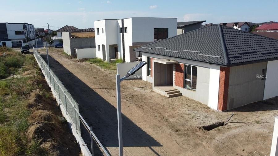 Casă individuală cu 4 camere cu Canalizare în Central