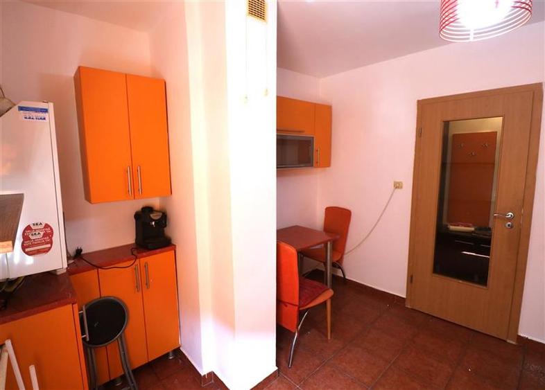 Apartament cu 2 camere semidecomandat, mobilat în Aradului